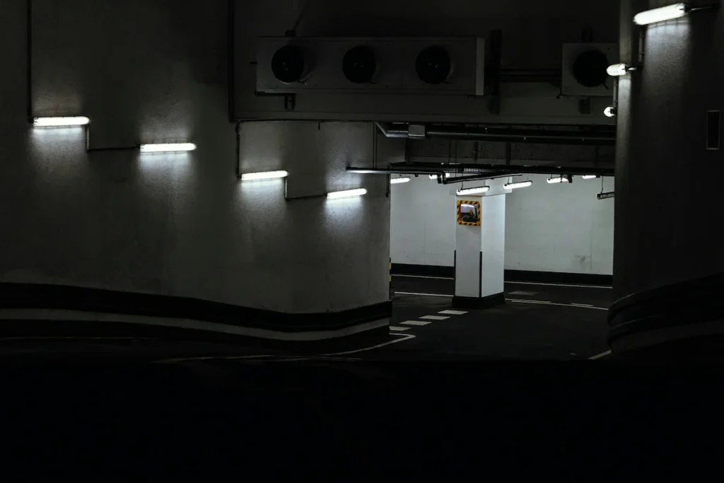 Videoüberwachung Parkplatz Supermarkt Kameraüberwachung Parkplatz: Maximale Sichtbarkeit auch unter Extrembedingungen